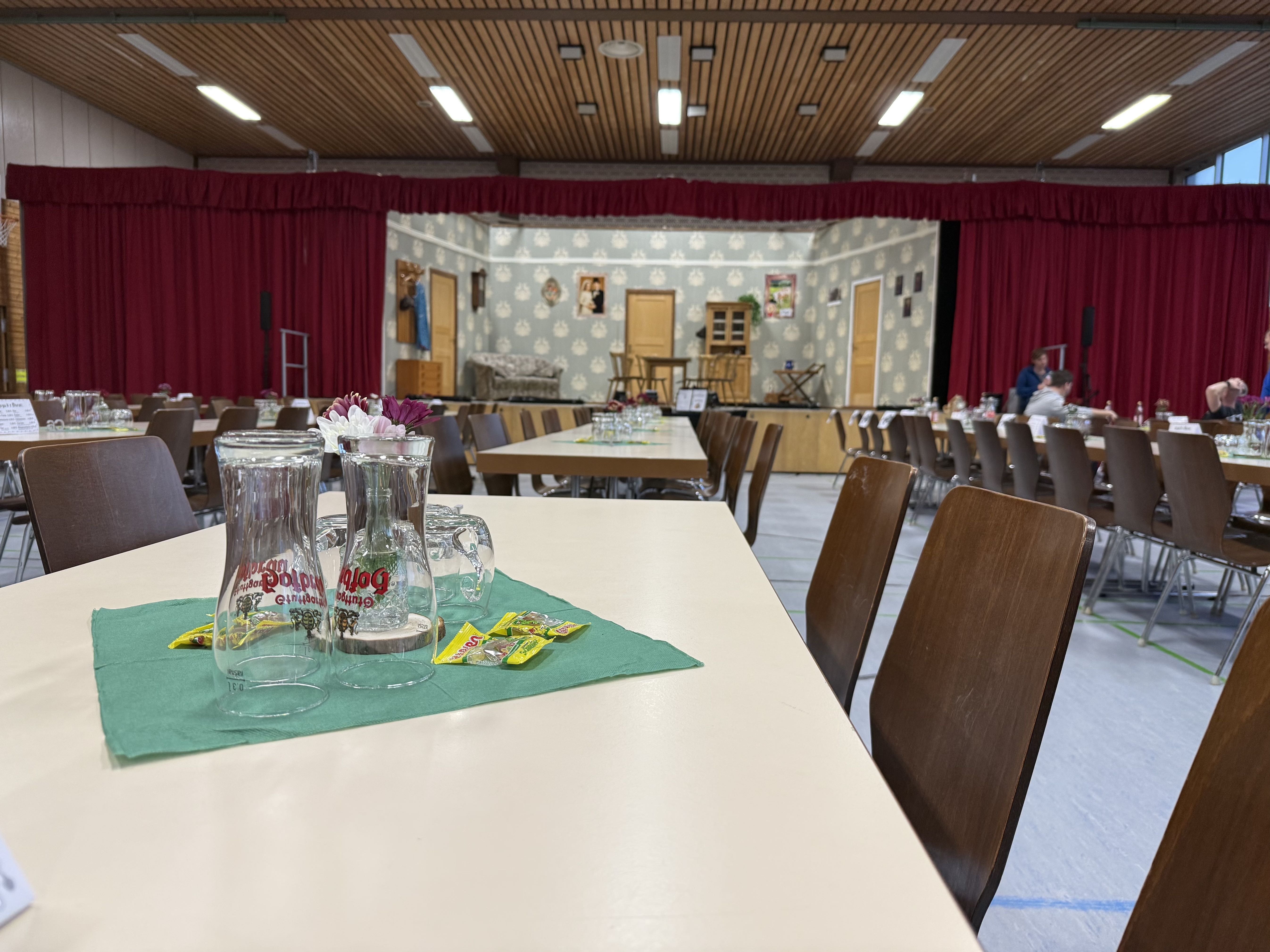 Halle aufbau1 Kopie.jpg